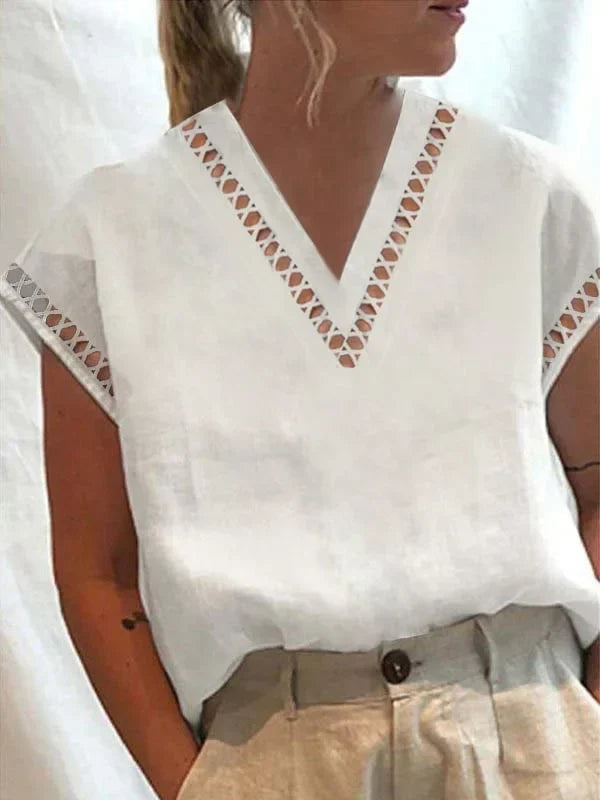 Cotton-Linen Blouse with Lace Details - A Timeless Surprise