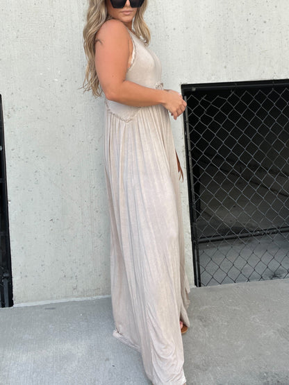 Effortless Chic Loose Fit Maxi Dress with Stylish Slit